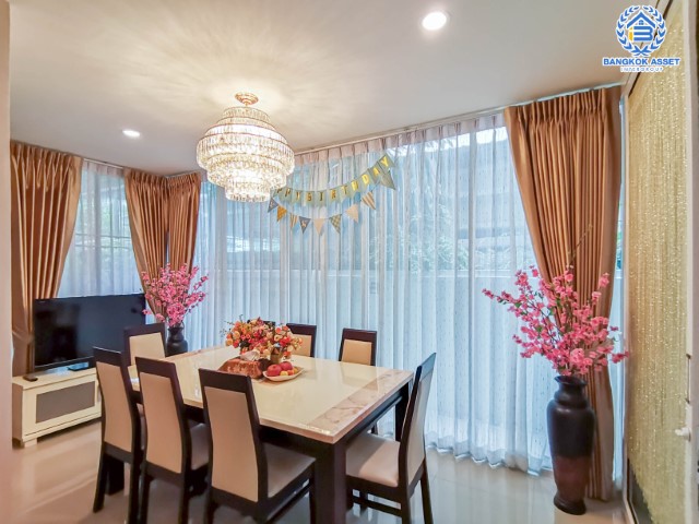 *****บ้านแฝดมือสองย่านนนทบุรี ม.ลิฟวิ่งพาร์ค พระราม5 บนเนื้อที่ 36.40 ตร.ว. ฟังก์ชันจัดเต็ม 4 ห้องนอน 4 ห้องน้ำ บ้านสวยพร้อมเข้าอยู่ สไตล์โมเดิร์น น่าอยู่ พื้นที่เยอะมาก แถมฟรี !! เครื่องปรับอากาศ 3 เครื่อง บนทำเลศักยภาพ เดินทางสะดวก เชื่อมต่อถนนหลายเส้นทาง ใกล้ทางด่วน "ศรีรัช"